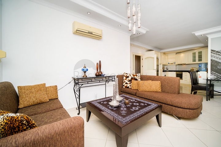 Spacious 3+1 apartment in the very center of Alanya