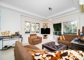 Spacious 3+1 apartment in the very center of Alanya