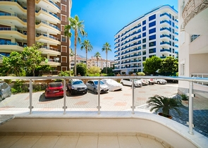 Spacious 3+1 apartment in the very center of Alanya