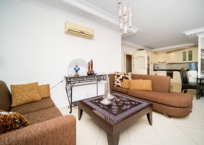 Spacious 3+1 apartment in the very center of Alanya