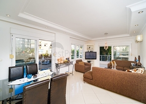 Spacious 3+1 apartment in the very center of Alanya