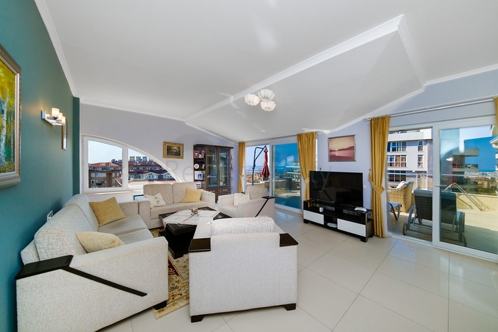 4+1 penthouse with sea view in Cikcilli