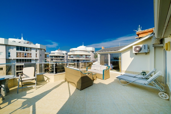 4+1 penthouse with sea view in Cikcilli