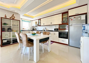 Spacious apartment with a convenient location in the Oba area