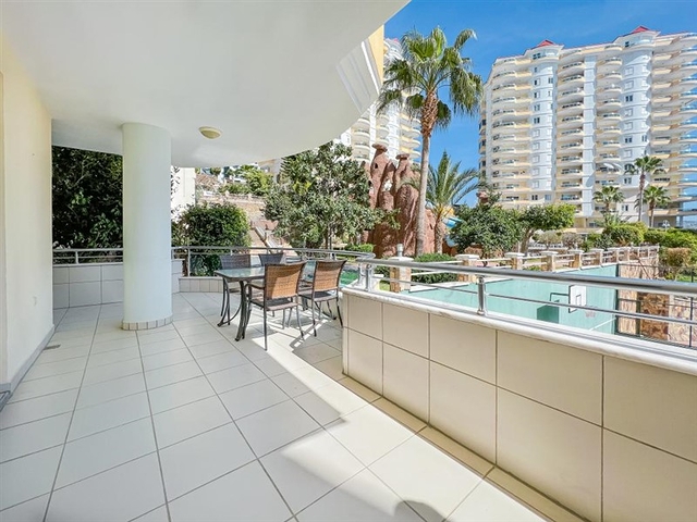 A linear 3+1 apartment for a large family