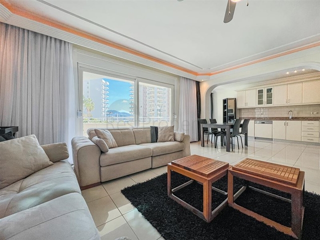 A linear 3+1 apartment for a large family