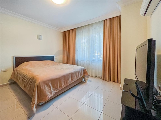 A linear 3+1 apartment for a large family