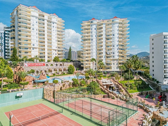 A linear 3+1 apartment for a large family