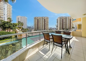 A linear 3+1 apartment for a large family