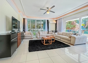 A linear 3+1 apartment for a large family