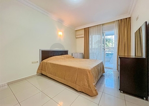 A linear 3+1 apartment for a large family