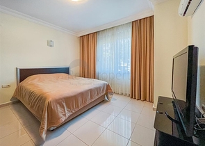 A linear 3+1 apartment for a large family