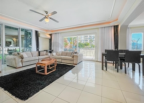 A linear 3+1 apartment for a large family