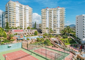 A linear 3+1 apartment for a large family