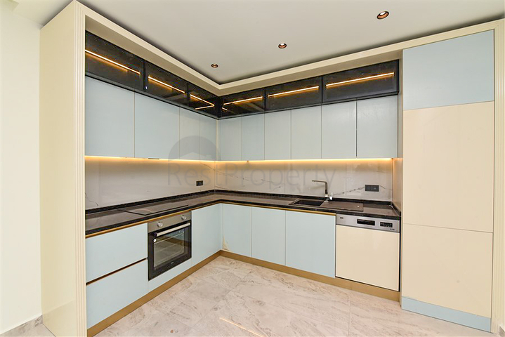 2+1 apartment in the center of Alanya in a complex from a top developer