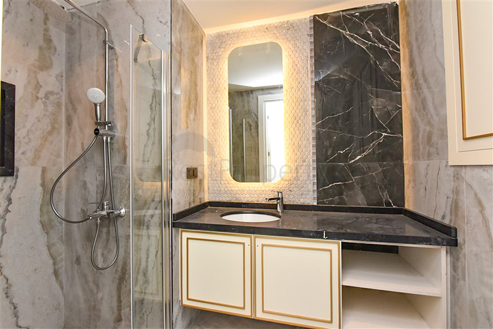 2+1 apartment in the center of Alanya in a complex from a top developer