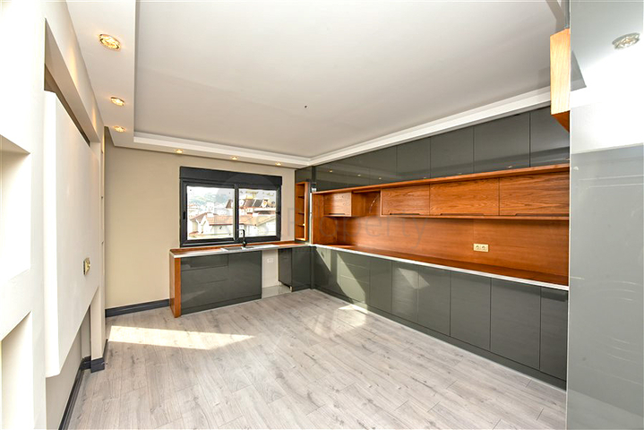 3+1 apartment with separate kitchen in the center of Alanya