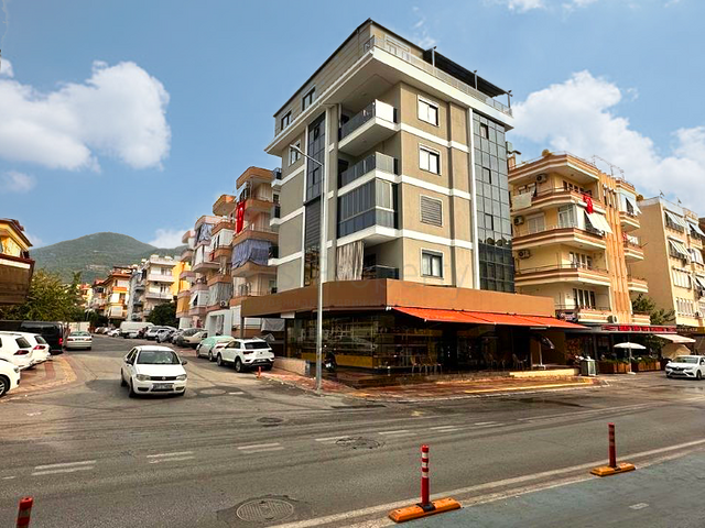 3+1 apartment with separate kitchen in the center of Alanya