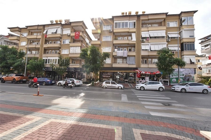 Large 3+1 apartment in the center of Alanya 