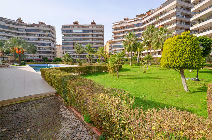 A 2+1 apartment in a complex with a family concept in the Tosmur area.