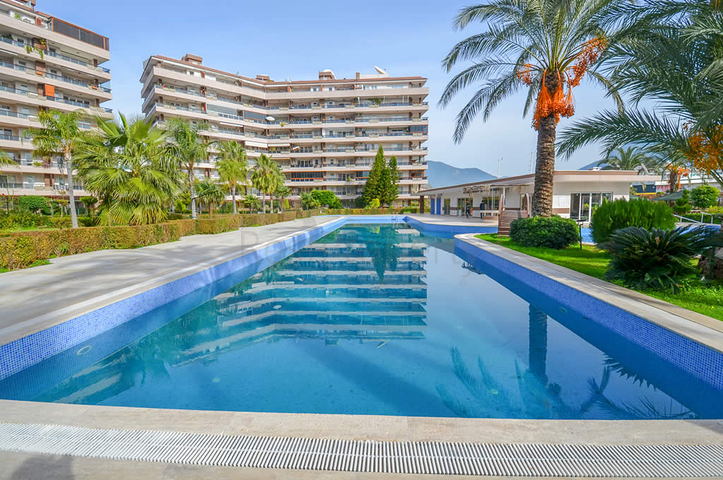 A 2+1 apartment in a complex with a family concept in the Tosmur area.