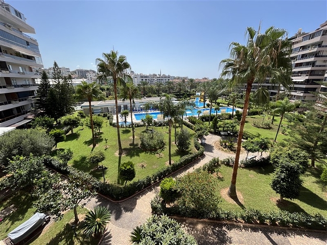 A 2+1 apartment in a complex with a family concept in the Tosmur area.