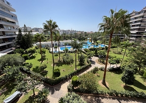 A 2+1 apartment in a complex with a family concept in the Tosmur area.