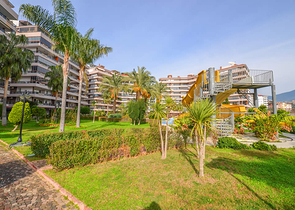 A 2+1 apartment in a complex with a family concept in the Tosmur area.