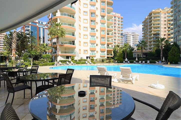 Large 2+1 apartment in Mahmutlar district 