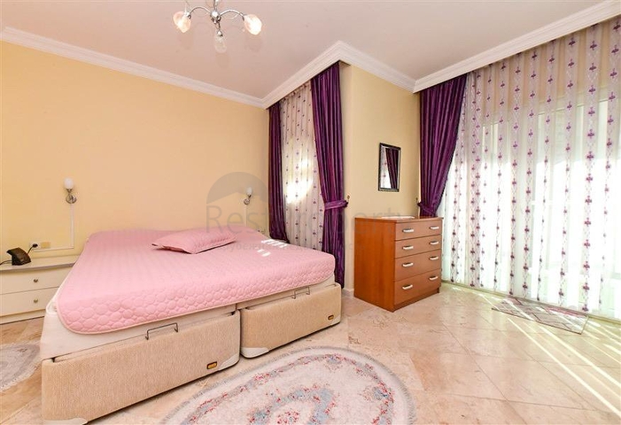 Large 2+1 apartment in Mahmutlar district 