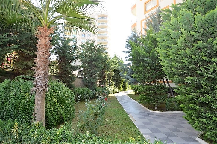 Large 2+1 apartment in Mahmutlar district 