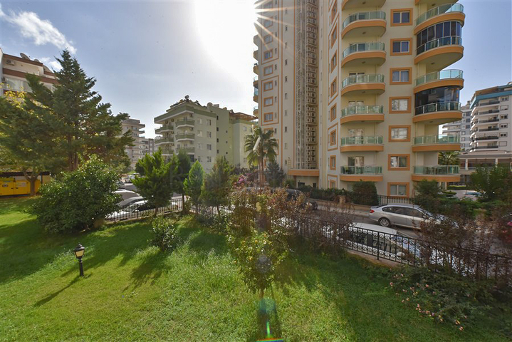 Large 2+1 apartment in Mahmutlar district 