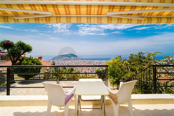 A 2+1 apartment with the best view characteristics in Alanya.