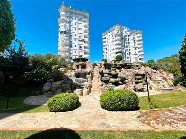 Apartment 3+1 with residence permit in Tosmur district