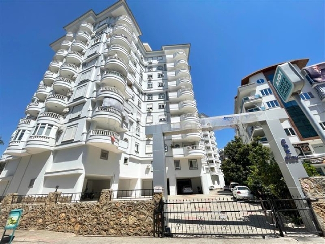 Apartment 3+1 with residence permit in Tosmur district