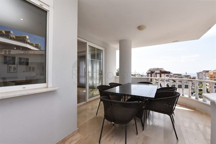 Apartment 3+1 with residence permit in Tosmur district