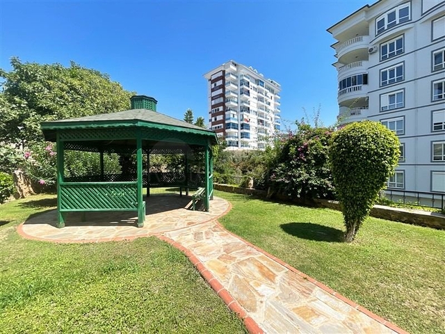 Apartment 3+1 with residence permit in Tosmur district