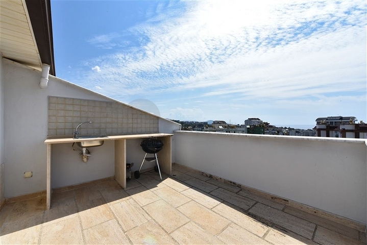 Apartment 3+1 with residence permit in Tosmur district