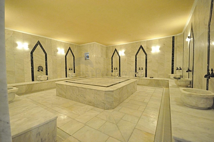 3+1 apartment in Tosmur area 50m from the sea.