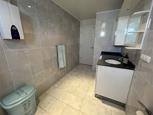 3+1 apartment in Tosmur area 50m from the sea.