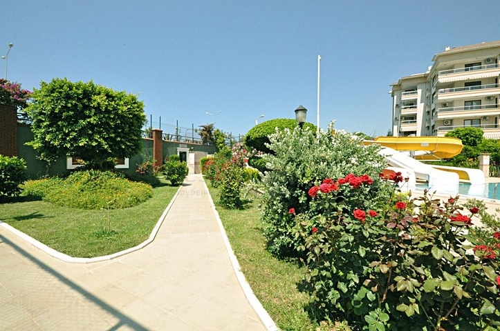 3+1 apartment in Tosmur area 50m from the sea.