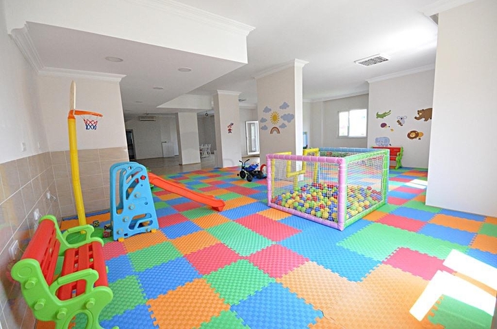 3+1 apartment in Tosmur area 50m from the sea.