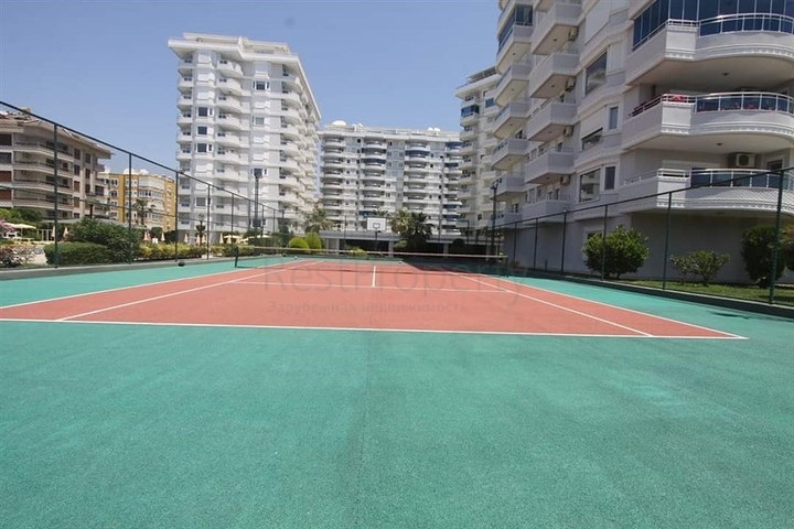 3+1 apartment in Tosmur area 50m from the sea.