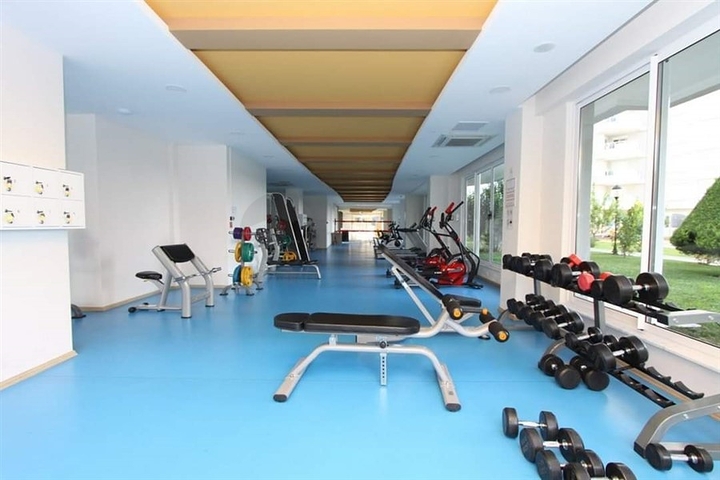 3+1 apartment in Tosmur area 50m from the sea.