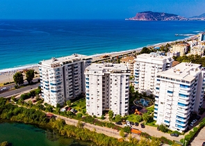 3+1 apartment in Tosmur area 50m from the sea.