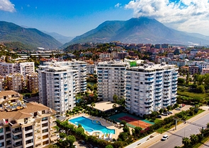 3+1 apartment in Tosmur area 50m from the sea.