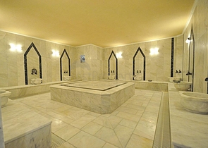 3+1 apartment in Tosmur area 50m from the sea.