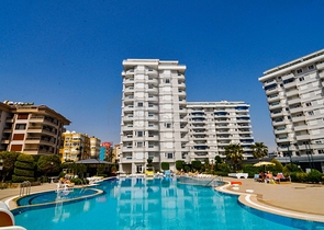 3+1 apartment in Tosmur area 50m from the sea.