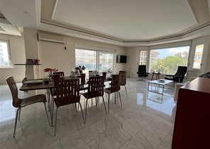 3+1 apartment in Tosmur area 50m from the sea.