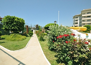 3+1 apartment in Tosmur area 50m from the sea.